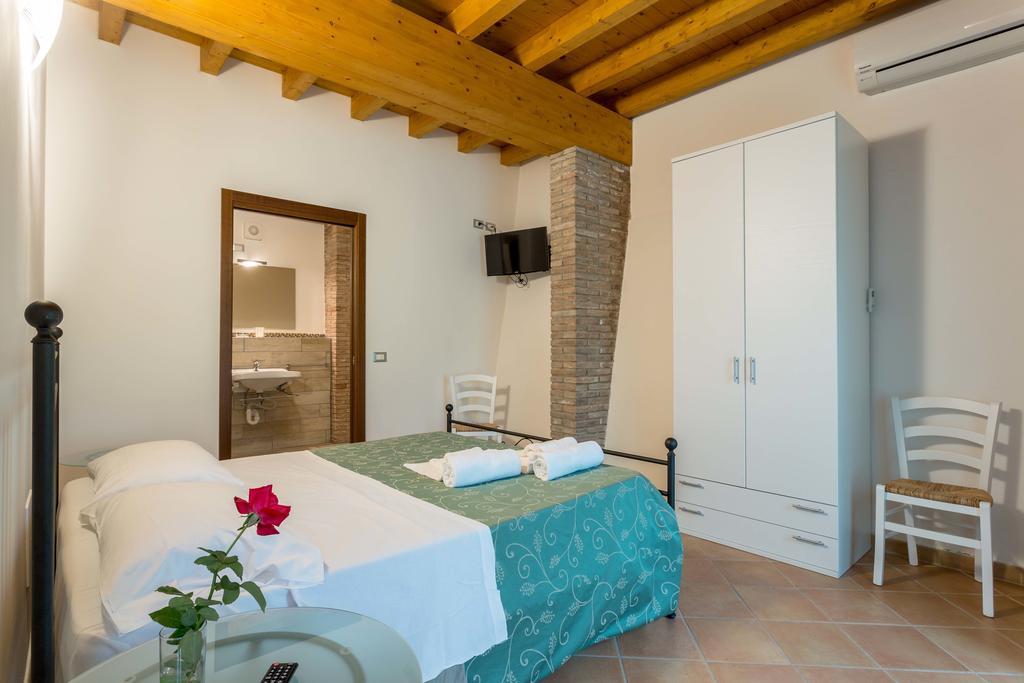 Agriturismo Al Tralcio Valeggio sul Mincio Rum bild