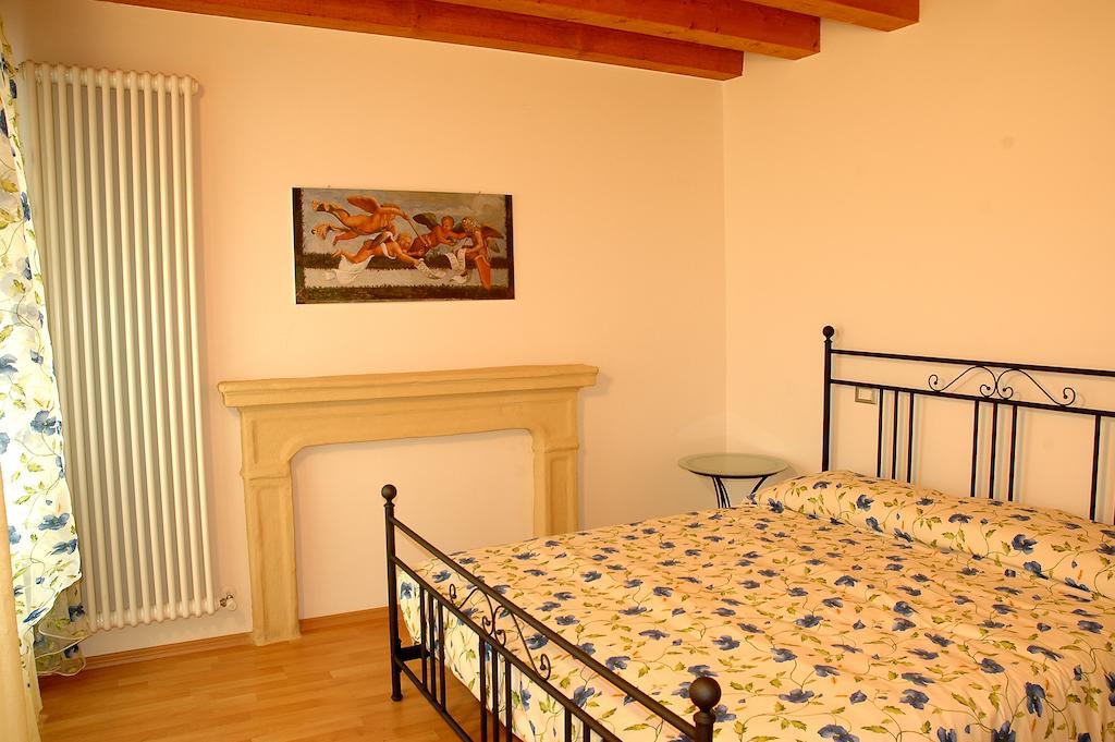 Agriturismo Al Tralcio Valeggio sul Mincio Rum bild