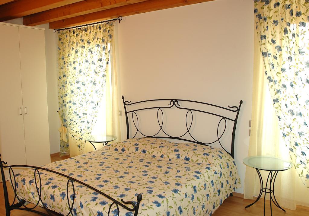Agriturismo Al Tralcio Valeggio sul Mincio Rum bild