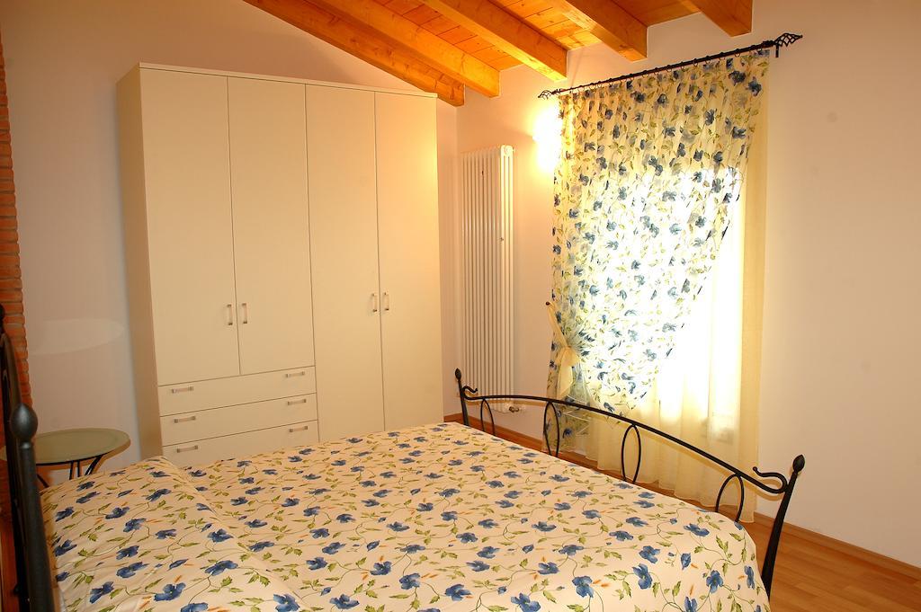 Agriturismo Al Tralcio Valeggio sul Mincio Rum bild