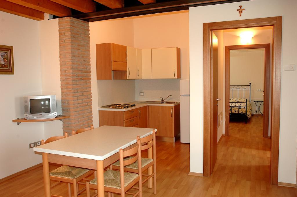 Agriturismo Al Tralcio Valeggio sul Mincio Rum bild
