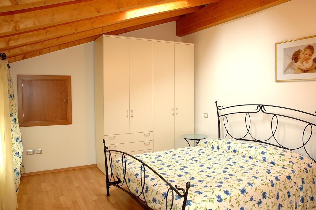 Agriturismo Al Tralcio Valeggio sul Mincio Rum bild